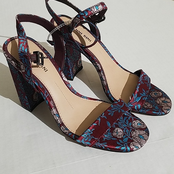 Gianni Bini Shoes - Gianni Bini Floral heels B67